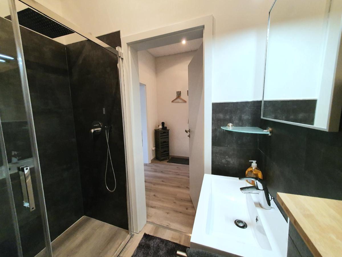 Moderne Wohlfuehloase Zentral In Seenaehe - Pillow Menu, 2 Stk 55" Smart Tvs, Netflix, Disneyplus Uvm Wetter  Exterior photo
